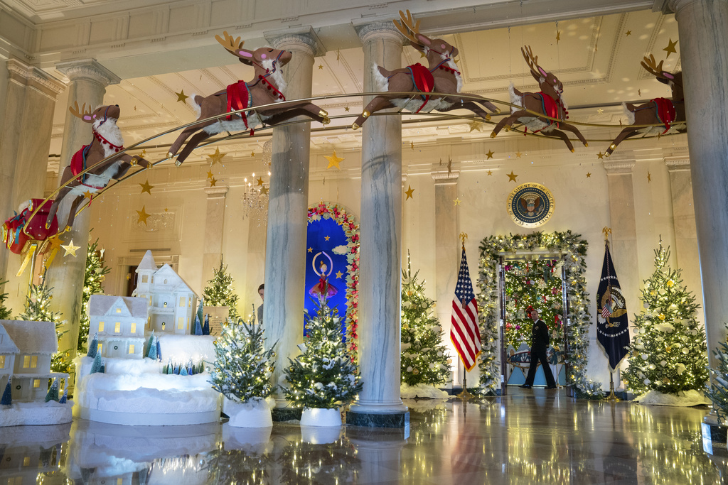 Deck the White House halls: Jill Biden wants holiday visitors to feel like kids again | News, Sports, Jobs - Vimarsana News